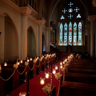 照明を落としたチャペルの雰囲気