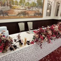 披露宴会場のメインテーブル