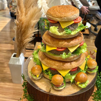 巨大ハンバーガー