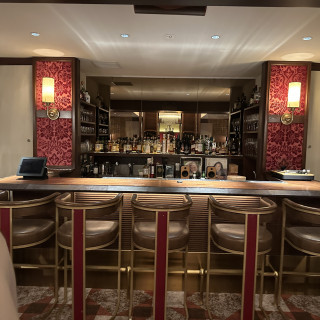 元金庫の場所。シックでおしゃれなバーカウンター