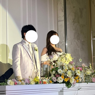 白を基調としており主役2人が目立つ高砂