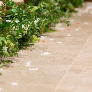 チャペルのでのフラワーシャワー