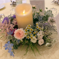 ゲスト宅の装花です。LEDキャンドルはプラン内でした。
