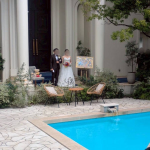 ガーデンにはプールがあり、演出にも使えます。|772744さんのベイサイドパーク迎賓館（千葉みなと）/テイクアンドギヴ・ニーズウェディングの写真(2546261)