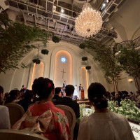 天井が高く開放感のあるチャペル