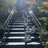 the terraceに到着したらこんな素敵な階段がお出迎え