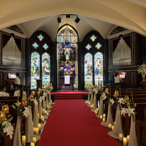 ステンドグラスに包まれた素敵なチャペル|772806さんのセント・ラファエロチャペル御堂筋の写真(2546358)