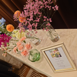 会場内のフラワービュッフェ、会場テーブルを自由に飾れます。