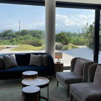 ロビーのソファー席からお庭