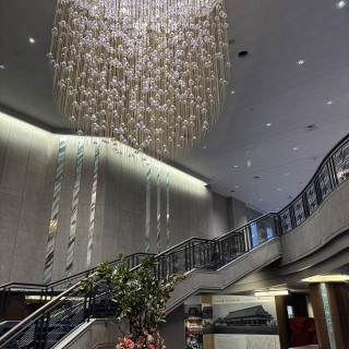 結婚式後に多くの夫婦が撮影されていた階段