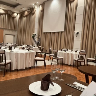 ナチュラルな雰囲気で披露宴を行いました