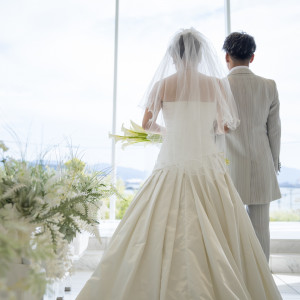 挙式入場シーン|772868さんのベイサイド迎賓館(松山)/テイクアンドギヴ・ニーズウェディングの写真(2546681)