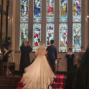 階段にドレスがかかり美しいです|772892さんのOSAKA St.BATH CHURCH(大阪セントバース教会)の写真(2546963)