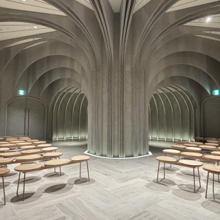 まるで美術館のようなチャペル