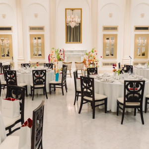 統一感ある落ち着いた雰囲気の会場|772934さんの北山迎賓館/テイクアンドギヴ・ニーズウェディングの写真(2546975)