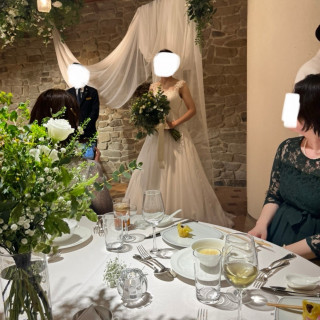 披露宴会場高砂横です