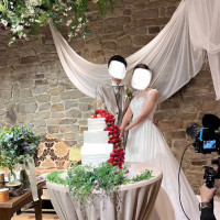 披露宴会場高砂横、ケーキカットです