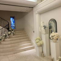 待ち合いロビーからチャペルまでの道です