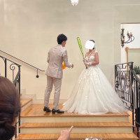 雨のため室内階段でバッティングトスをしました