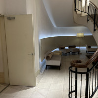 階段横待ち合いロビーです