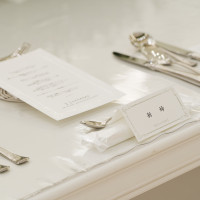 披露宴会場のテーブルです（新婦席）