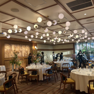 落ち着いた雰囲気の披露宴会場