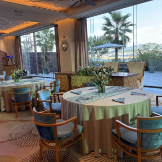 ブルーの椅子が魅力的だと思いました。