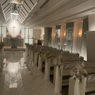 バージンロードとゲスト席