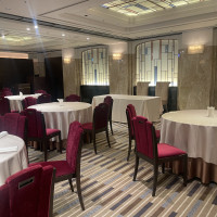 ゲストテーブルと高砂