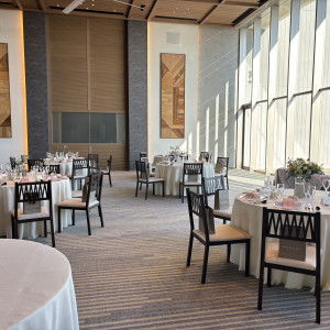 開放感がある披露宴会場|773009さんのAMANDAN BLUE青島（アマンダンブルー青島）の写真(2596206)