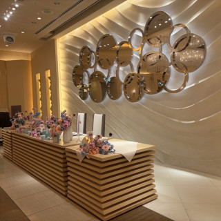 披露宴での新郎新婦の席です