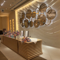 披露宴での新郎新婦の席です