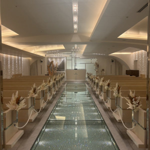 床一面にスワロフスキーが敷かれた挙式会場|773049さんのデュクラス大阪/FIVESTAR WEDDINGの写真(2577203)