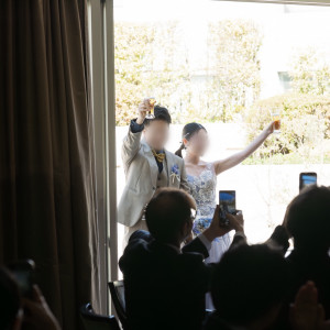 お色直し登場|773070さんのアルモニーソルーナ表参道/テイクアンドギヴ・ニーズウェディングの写真(2548216)