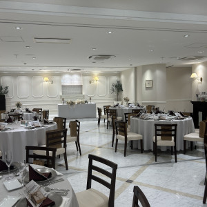 披露宴会場です。小規模人数でも寂しくないらないサイズ感でした|773078さんのTHE SEASON'S（ザ・シーズンズ）/テイクアンドギヴ・ニーズウェディングの写真(2547853)