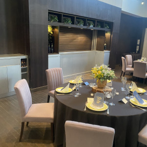 クラシックな披露宴会場、光が入った時の空間|773091さんのヴィラ・デ・マリアージュ高崎の写真(2552476)