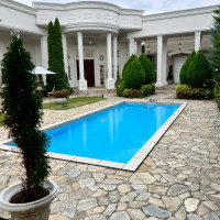 どちらのハウスを選んでもプールがついています