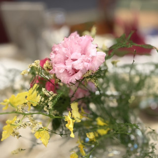 テーブル上の装花