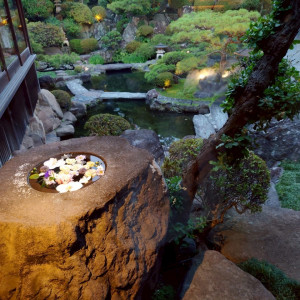 日本庭園の一角
フローリストさんが花手水をしてくれています|773114さんの葵庭園の写真(2553701)