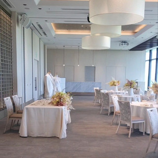 80人ほど収容しても余裕のある会場です。