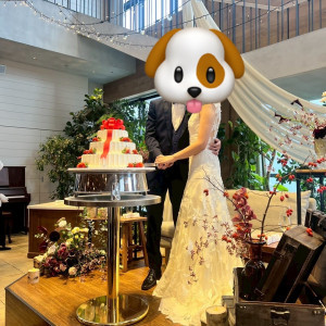 ケーキカットはゲストが見やすいよう高い位置でさせていただいた|773118さんのInStyle wedding KYOTO/テイクアンドギヴ・ニーズウェディングの写真(2548076)