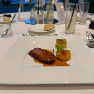 国産鴨胸肉の炭火焼き スパイスと柑橘|773183さんのベイサイド迎賓館(和歌山)/テイクアンドギヴ・ニーズウェディングの写真(2548566)