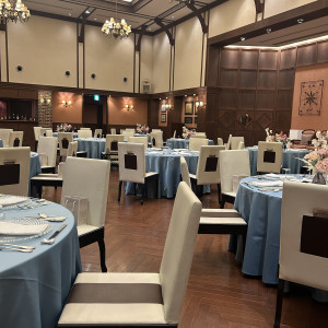 お花やクロスなどは自分たちで色を決めることができるそうです。|773184さんのプリムローズ/FIVESTAR WEDDINGの写真(2548613)