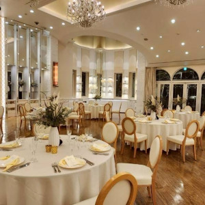 白ベースの披露宴会場|773203さんのル・シャン・ド・ククの写真(2548782)