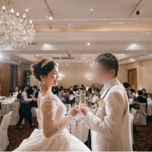 披露宴会場での乾杯の様子|773223さんのホテル ラ・スイート神戸ハーバーランドの写真(2548970)