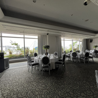 カールトンの窓側