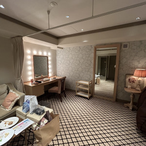 新郎新婦の控え室の雰囲気です|773369さんのインフィニート 名古屋<エルフラットグループ>の写真(2549421)