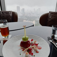 最上階レストランでデザート試食しました。