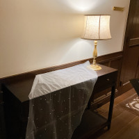 披露宴会場入口の装飾台