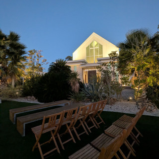 ガーデン挙式会場から見たチャペル